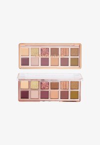 Palette di ombretti con 16 cialde rettangolari che presentano finiture opache e brillanti. I colori includono nude, marroni, viola, oro e verde oliva.