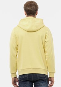 Geel hooded sweatshirt met een zachte textuur, geribbelde manchetten en onderrand, voorzien van een kangoeroezak en een verstelbare trekkoord-capuchon.