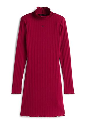 Vestito a maniche lunghe a coste in rosso scuro con collo alto arricciato e orlo smerlato. Presenta un piccolo logo sul petto.