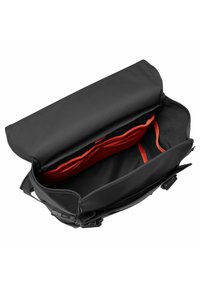 Sac messager noir avec un haut ouvert, présentant un intérieur orange, des compartiments organisés et un matériau extérieur durable.