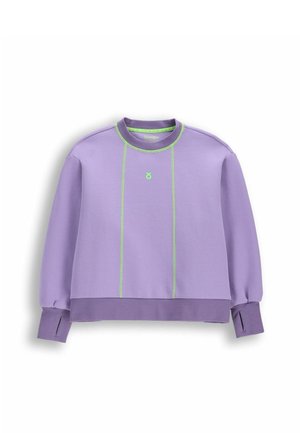 Lawendowa bluza z długim rękawem z zielonymi kontrastowymi przeszyciami, małe zielone logo na piersi i otwory na kciuki w ściągaczach.