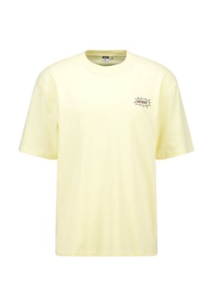 Gelbes Baumwoll-T-Shirt mit Rundhalsausschnitt, kurzen Ärmeln und einem kleinen Druckdesign auf der linken Brust. Weicher Stoff, lockere Passform.