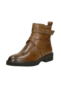 Bruine leren enkelboot met een ronde neus, voorzien van een kruisband en gespdetail, rubberen zool en een trekloopje voor gemakkelijke aan- en uittrekken.