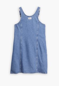 Jeansklänning med rak skärning, ljusblå färg, breda axelremmar och synliga sömnadsdetaljer. Har en etikett vid halsringningen.