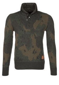 Gestrickter Pullover mit Camouflage-Muster in Dunkelgrün- und Olivtönen. Verfügt über einen Kragen, eine dreiknöpfige Knopfleiste und gerippte Bündchen.