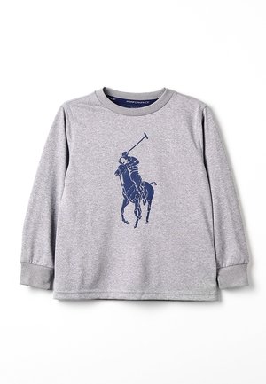 Graues Langarmshirt aus weichem Material, mit einem Design eines Polospielers in Marineblau auf der Vorderseite, mit gerippten Bündchen und rundem Halsausschnitt.