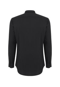 Czarna koszula z długim rękawem z charakterystycznym kołnierzykiem, prostym dołem i mankietami na guziki. Gładki materiał o dopasowanym kroju i minimalistycznym designie.