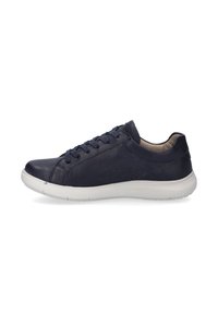 Baskets en cuir marine avec bout rond, semelle en caoutchouc blanche et design à lacets à six œillets. Texture lisse avec un détail de couture subtil.