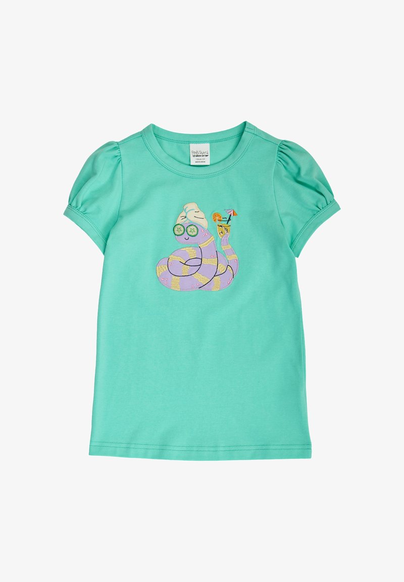 Chemise turquoise à manches courtes pour enfants avec épaules bouffantes, représentant un serpent de dessin animé portant des masques pour les yeux au concombre et tenant un cocktail.