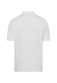 Polo bianco con colletto classico, maniche corte e una texture in cotone liscia. Nessun motivo o dettaglio visibile. Design semplice sul retro.