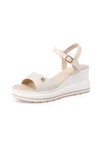 I sandali a piattaforma beige presentano una tomaia in tessuto testurizzato con punta aperta, cinturino alla caviglia regolabile e una suola bianca con strisce di accento marrone.