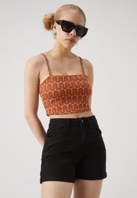 Vero Moda VMNINETEEN - Džinsa auduma šorti - black