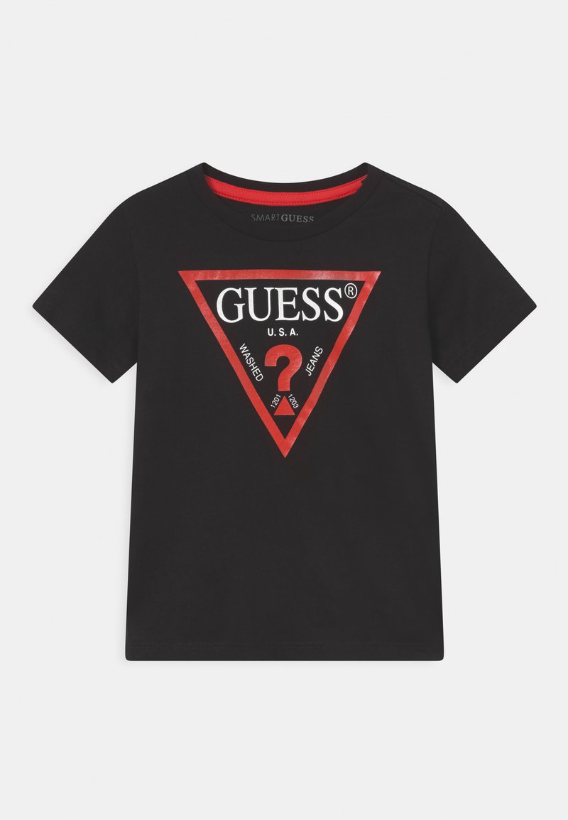 Μαύρο βαμβακερό t-shirt με γραφικό κόκκινου τριγώνου που φέρει τη φράση "GUESS U.S.A." και ένα ερωτηματικό. Κοντά μανίκια, στρογγυλή λαιμόκοψη.