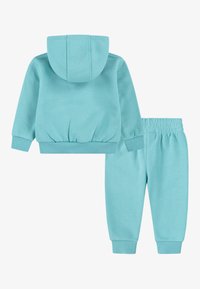 Nike Sportswear CLUB UNISEX SET - Majica s kapuljačom i patentnim zatvaračem - green frost