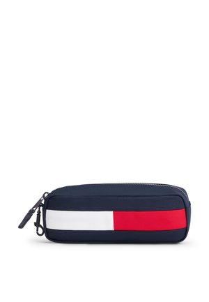 Trousse à crayons rectangulaire bleu marine avec une bande horizontale blanche et rouge sur le devant et une fermeture éclair sur le dessus.