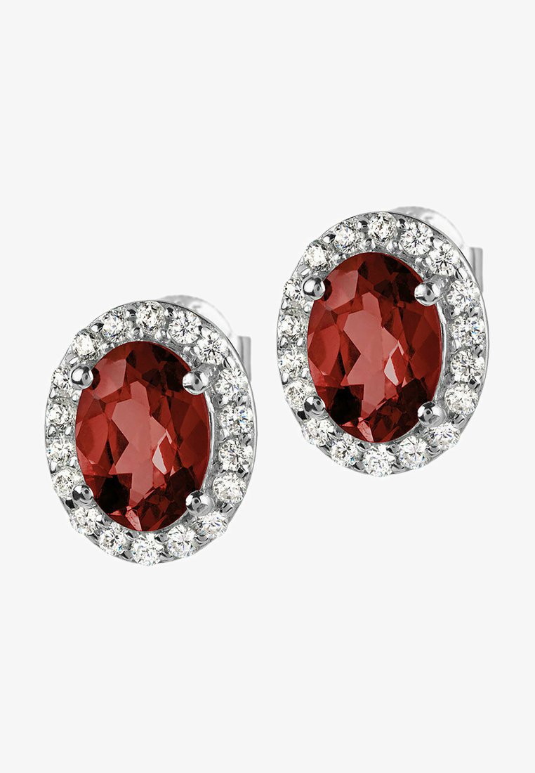 Gemme ovali rosse circondate da piccole pietre bianche, montate su argento lucido. Gli orecchini hanno un design classico ed elegante con una superficie liscia.