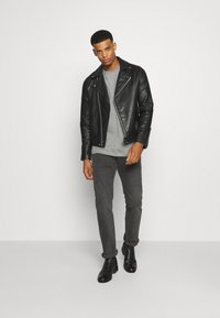 Levi's® 501 - Calças de ganga de perna direita - parrish