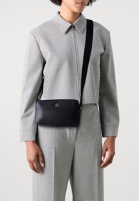 Tommy Hilfiger - MONOTYPE CAMERA BAG SET - Cross body bag - black Thumbnail Image 1
