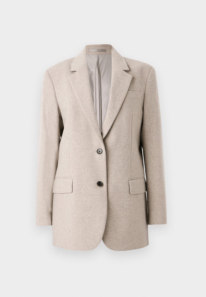 Blazer strutturato beige con maniche lunghe, due tasche frontali, chiusura con un solo bottone e foderato internamente in modo liscio. Tessuto in misto lana testurizzato.