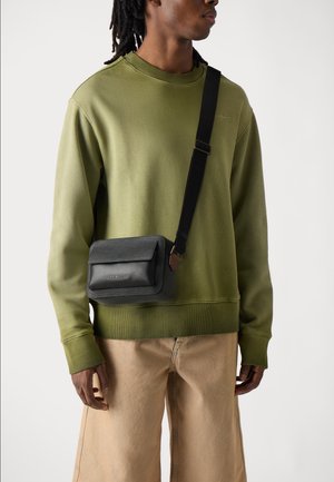 CASUAL - Rankinė per petį - black