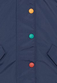 Frugi RAMBLER COAT UNISEX 2-IN-1  - Zimska jakna - bonfire stars/navy blue