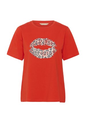 Punane puuvillane T-särk ümarate kaelustega, lühikeste varrukatega, mille keskel on leopardimustriga huulte graafika.