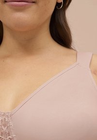 Ellos Plus collection BEVERLY - Trekants-bh'er - rosa