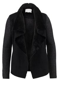 Czarna kurtka o otwartym froncie z teksturowanymi dzianinowymi rękawami oraz miękkimi, szerokimi klapami i kołnierzem z sztucznego futra.