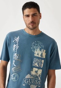 Guess FRONT - Camiseta estampada - blau