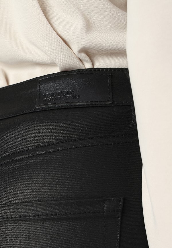 VMFLASH COATED PANTS - Flared Jeans2