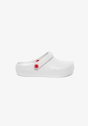 Sabots blancs avec une surface texturée, dotés d'un bouton circulaire rouge et d'une sangle. "BIG STAR" embossé sur le côté. Matériau léger.