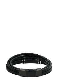 Bracciale in pelle nera caratterizzato da un design intrecciato, due bande lisce e una chiusura nera opaca con accenti metallici.