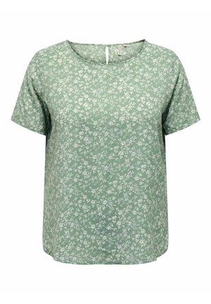 Blouse verte à manches courtes avec petit imprimé floral blanc et encolure ronde, fermeture au dos par bouton avec ouverture en forme de goutte.