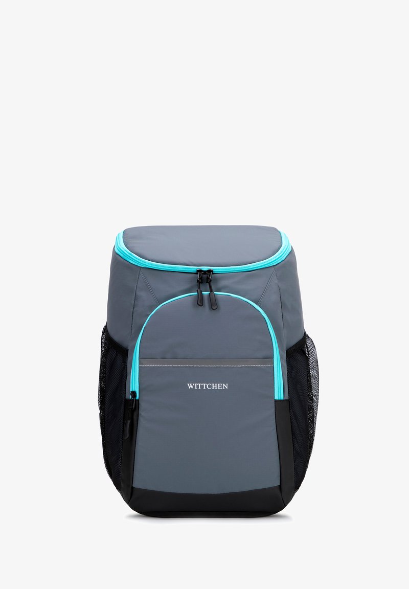 Sac à dos gris avec accents turquoise, fabriqué en tissu résistant. Comprend un compartiment principal zippé et des poches en mesh sur les côtés. Logo de la marque visible.