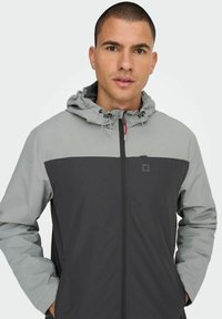 Only & Sons ONSMACK HOOD VD OTW - Veste légère - grey pinstripe
