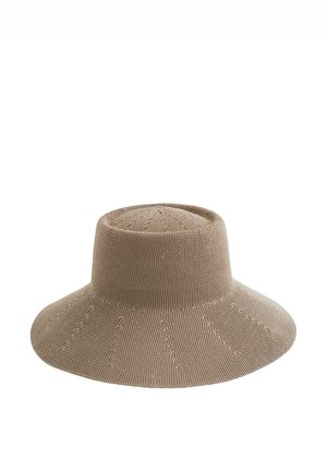 Beżowy dziany kapelusz typu bucket z szerokim rondem, z teksturowanym wzorem ściegu i miękko ukształtowaną koroną.