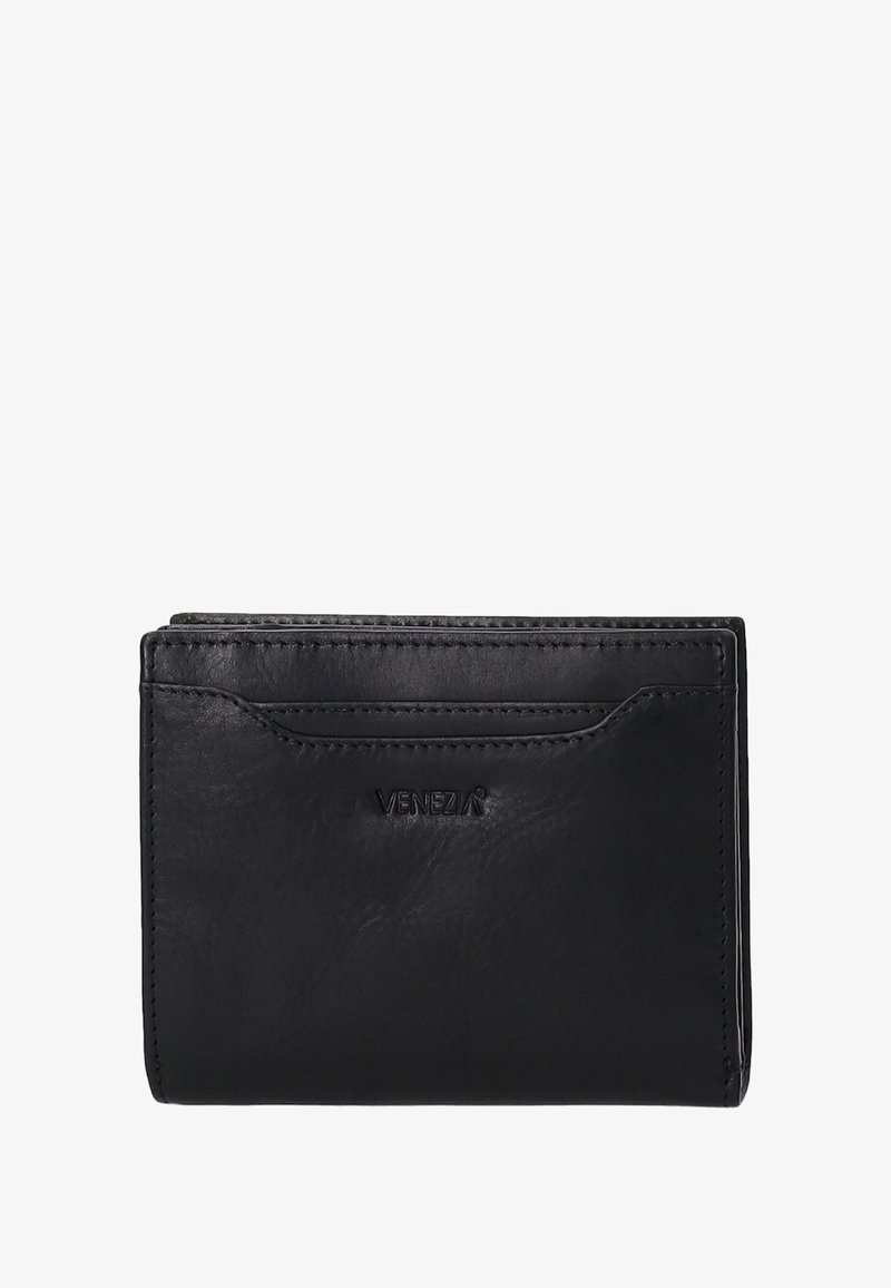 Sort læderpung med glat tekstur, med et logo og kortlommer. Den har en kompakt rektangulær form. Minimalistisk design.
