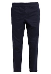 Granatowe, zwężane spodnie wykonane z lekkiego materiału, z elastycznym pasem i bocznymi kieszeniami, cechujące się gładką teksturą i minimalnym stylem.