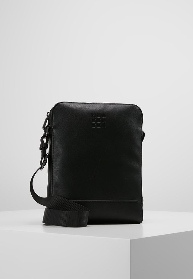 CLASSIC CROSSOVER SMALL - Axelremsväska - black
