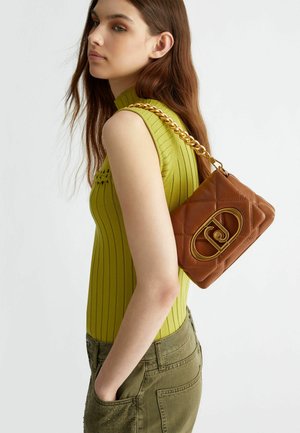 LAPUFFY MATELASSÉ SHOULDER - Geantă de mână - brown