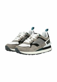 Šedé a černé tenisky z úpletu a síťoviny, bílé tkaničky, tyrkysový akcent na patě a bílá mezipodešev s texturovanou černou podešví.