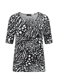 Zwart-witte kortemouwen shirt met verschillende dieren- en abstracte patronen. Kenmerkt zich door een ronde halslijn en zachte, textuurrijke stof.