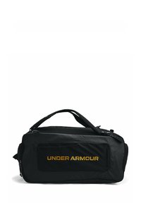Borsa a tracolla nera realizzata in tessuto resistente, dotata di un ampio scomparto principale, manici superiori e una tasca frontale con il testo dorato "UNDER ARMOUR".