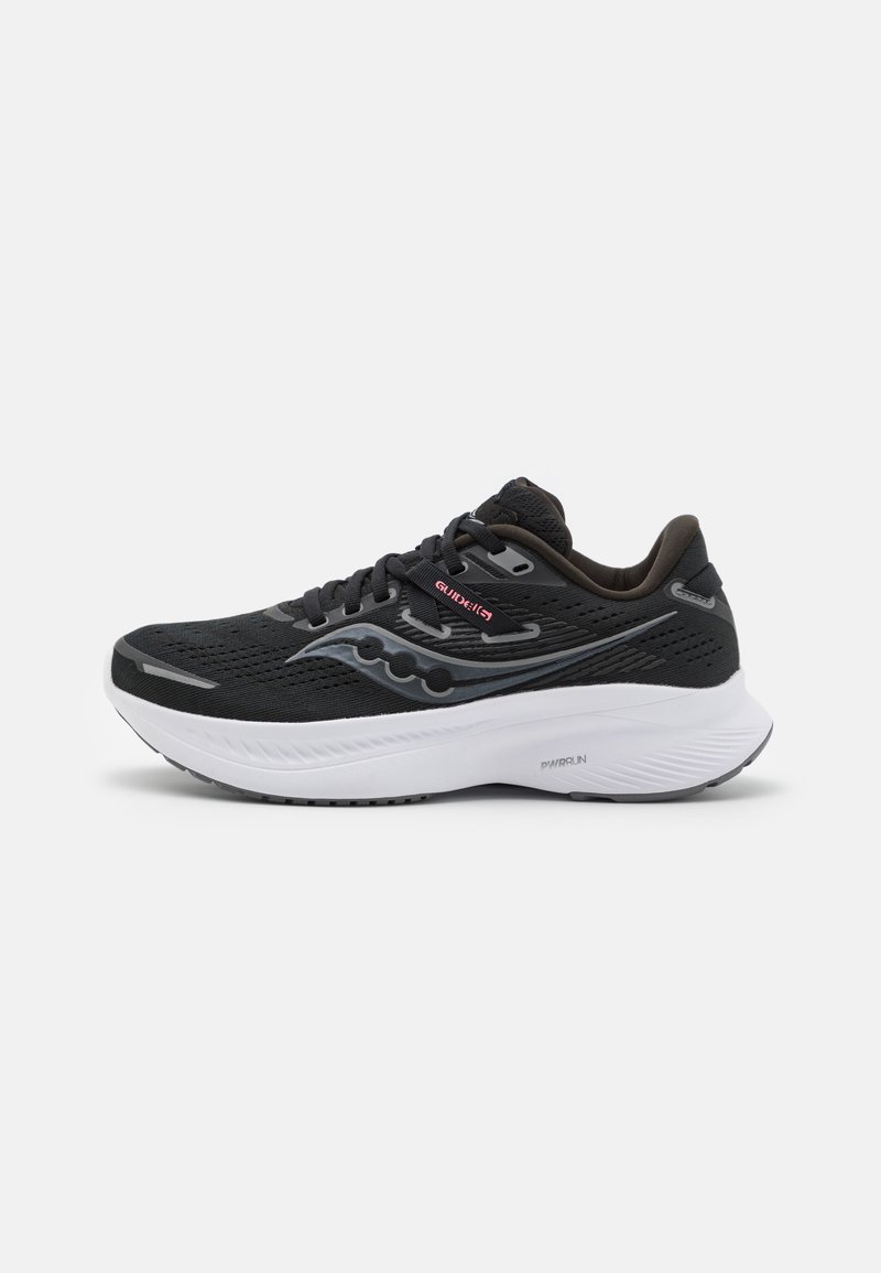 Scarpa atletica nera con tomaia in mesh traspirante, intersuola bianca e accenti grigi. Presenta un logo prominente e un sistema di allacciatura.