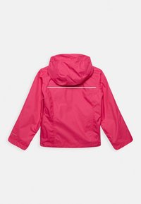 Rosa wasserdichte Jacke mit Kapuze, langärmlig, ausgestattet mit einem reflektierenden Streifen auf dem Rücken und aus glattem, leichtem Material.