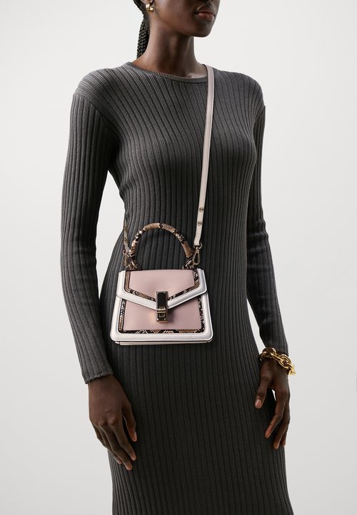 ALDO EDEADAN Käsilaukku bone synthetic quilted/luonnonvalkoinen