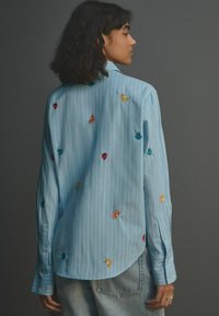 Next REGULAR FIT - FRUIT EMBROIDERED - Hemdbluse - blue white stripe