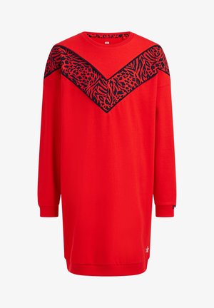 Robe sweat-shirt rouge à manches longues, avec un motif chevron noir et des accents imprimés animaliers sur le haut. Poignets et ourlet côtelés.