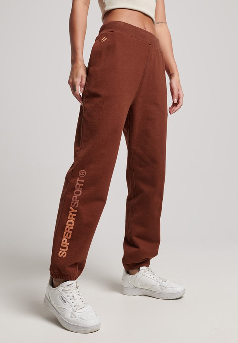 Superdry SPORT CORE Tracksuit bottoms fired brick brown/brown