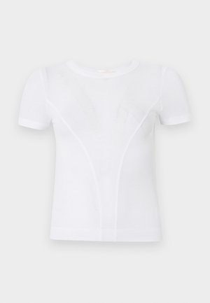 Tricou alb cu mâneci scurte, tricotat cu dungi, guler rotund și detalii subtile cu cusături curbate în față.